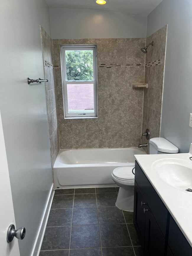 Building Photo - 1427 Monroe St NE