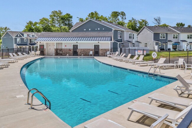 Building Photo - 3 bed/2.5 bath townhome in Tulip Hills wit...