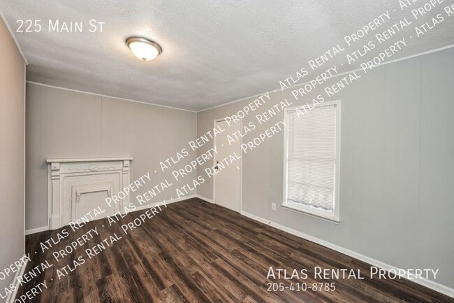 Building Photo - 225 Main St