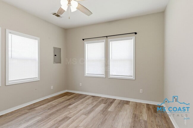 Building Photo - 962 Thelma St