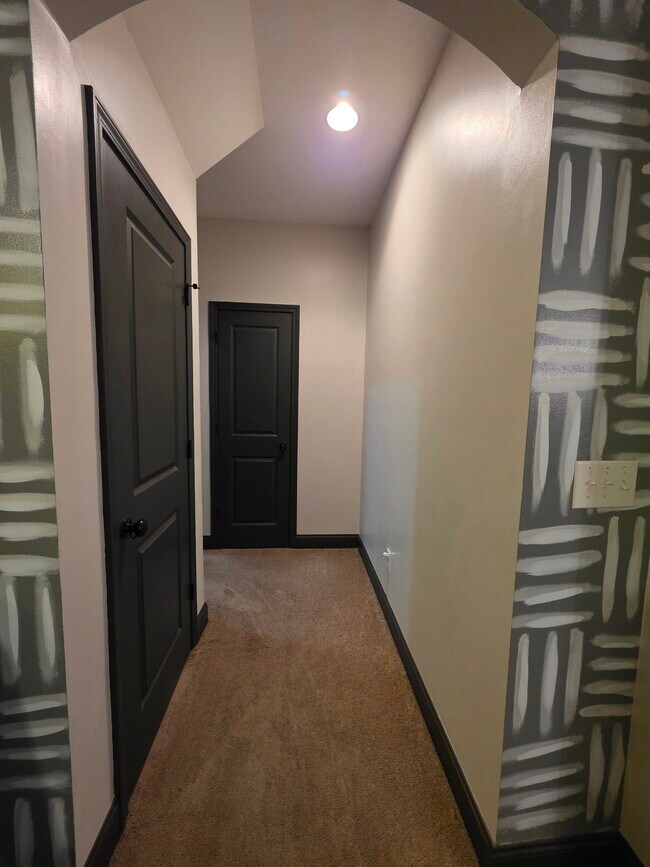 Building Photo - 2645 Old Field Rd