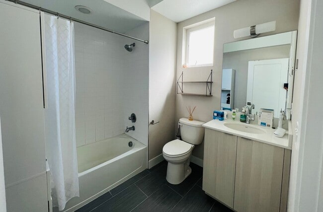 Building Photo - 3 Bed 3 1/2 Bath Townhouse in Denver's West Colfax Neighborhood