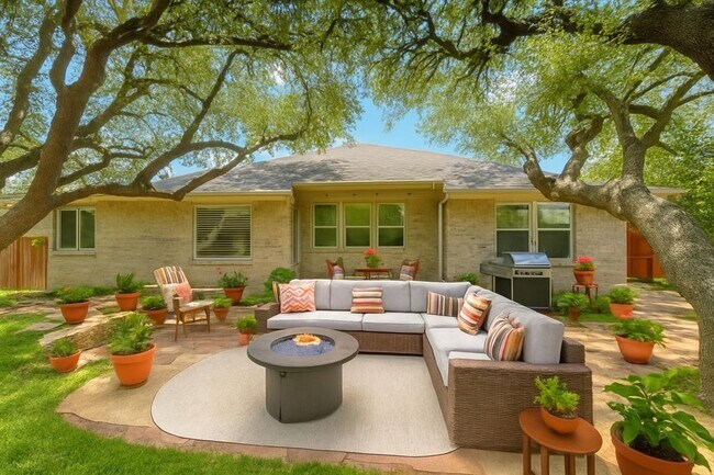 Building Photo - 360 Canterbury Dr