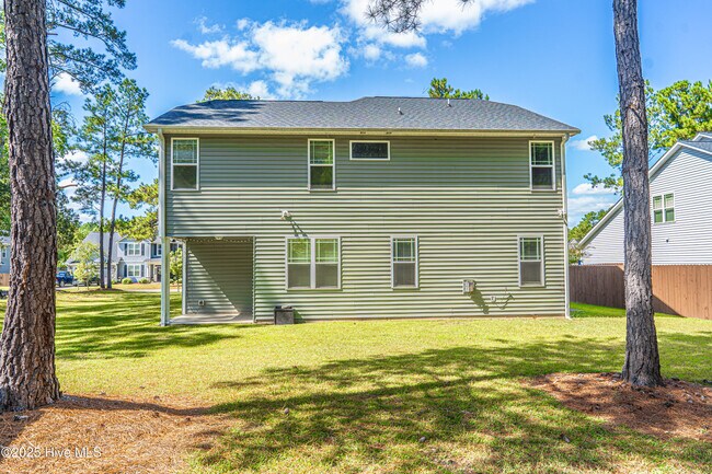 Building Photo - 412 Palisades Dr