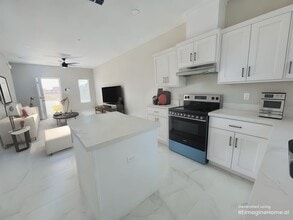 Building Photo - Hummingbird Apartments