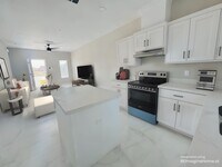 Building Photo - Hummingbird Apartments
