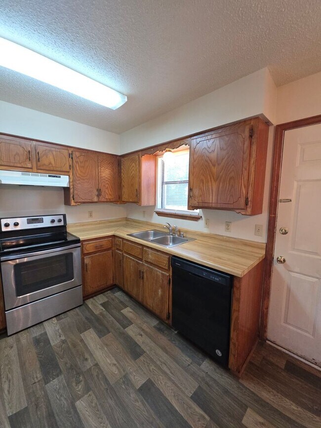 Building Photo - 1208 S Frankfort Ave