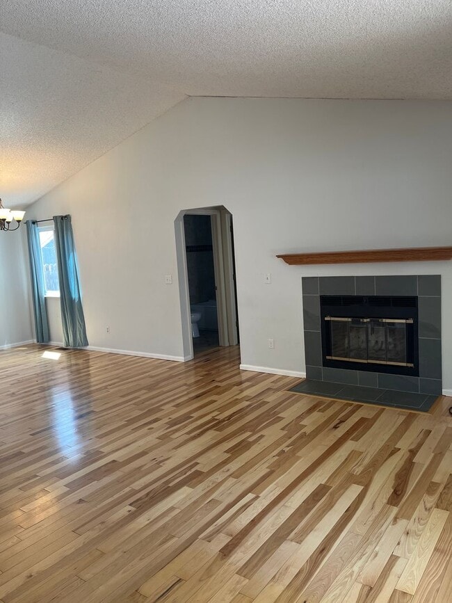 Building Photo - CUTE 2 BED/2 BATH COTTAGE WITH PRIVATE BACKYARD DECK BY GARDEN ACRES PARK