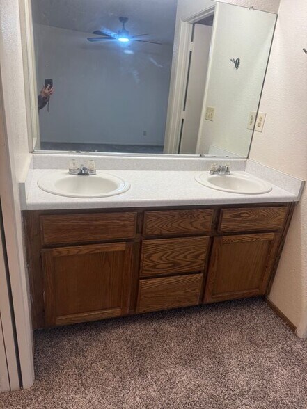 Building Photo - 2525 Capella St