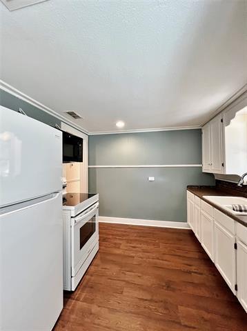 Building Photo - 713 Spring St