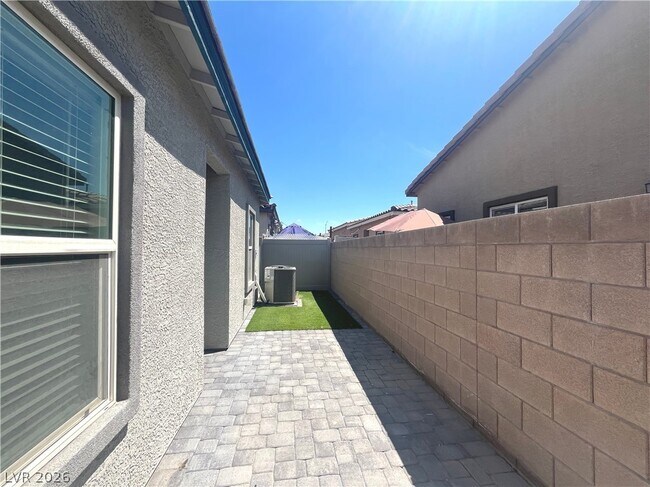 Building Photo - 7529 Brody Meadows St