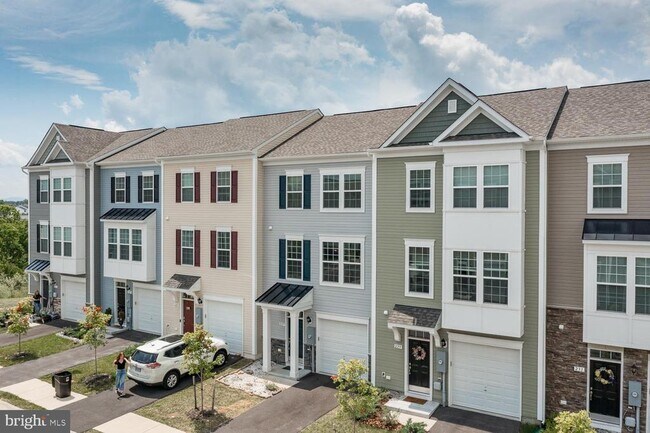 Building Photo - 227 Schramm Lp