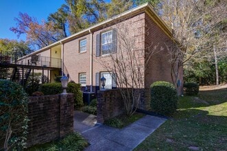 Building Photo - Beautifully Renovated 2BR/2BA with Community Pool!