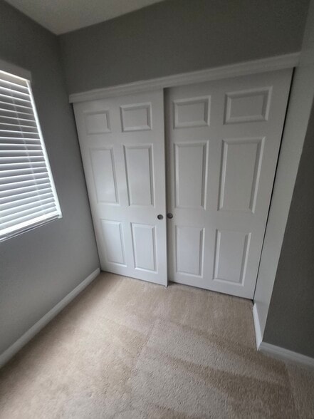 Building Photo - 5098 River Glen Dr