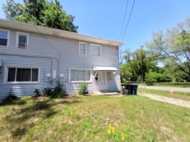 Building Photo - 2263 Delton Ct