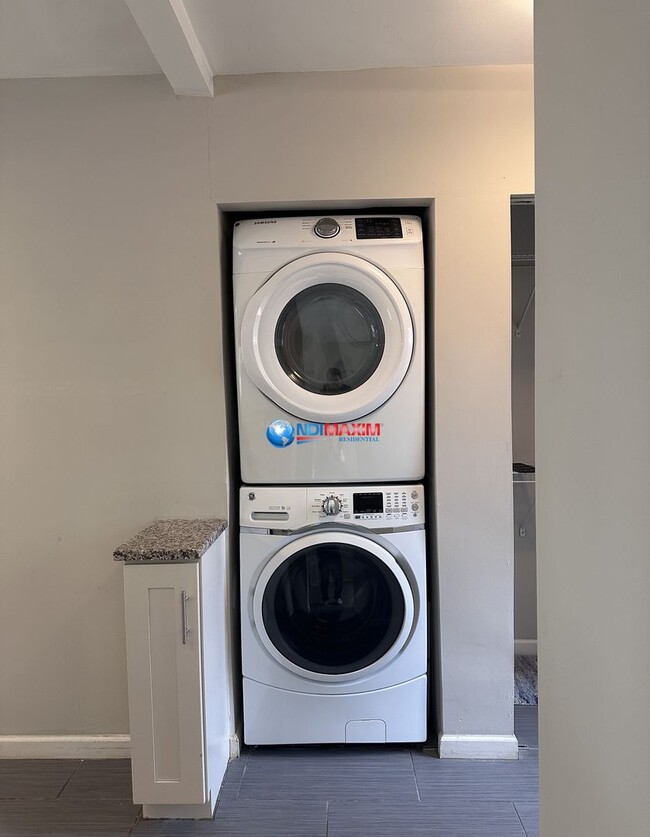 Building Photo - Great location newly RENOVATED ranch in Brookhaven