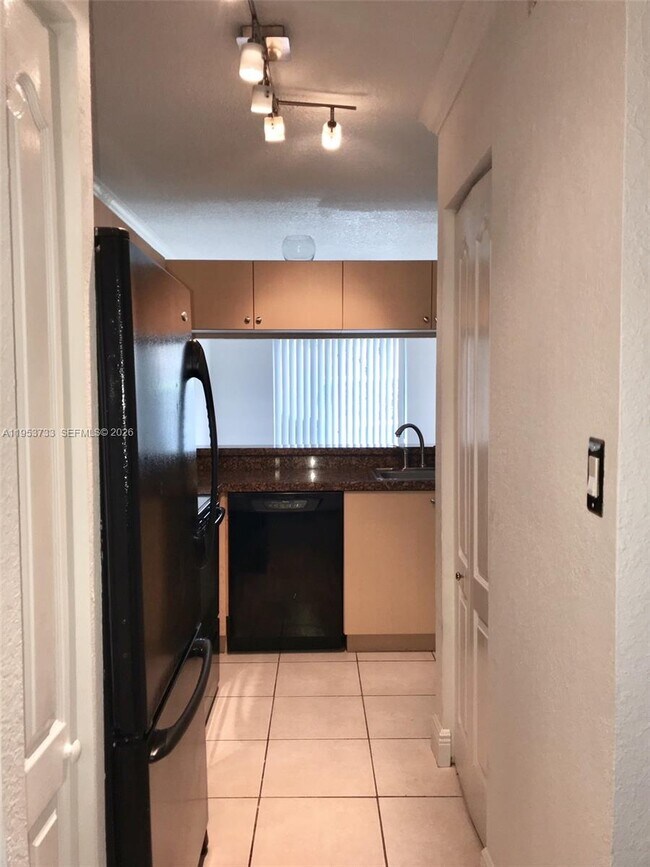 Building Photo - 908 Coral Club Dr