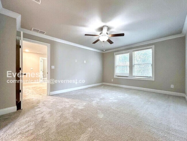 Building Photo - 662 Stately Dr