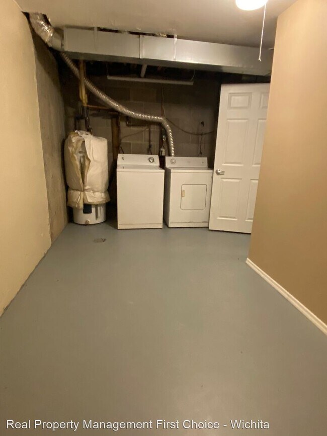 Building Photo - 2 br, 1 bath House - 725 W Stackman Dr #8