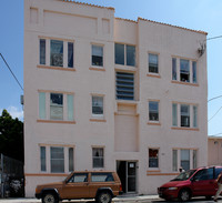 Building Photo - Villa Sara