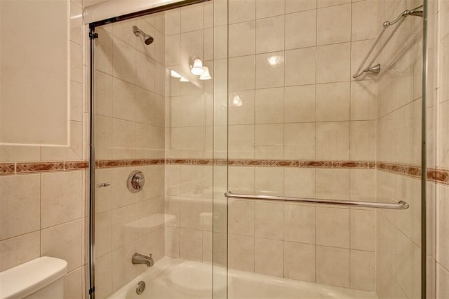 Building Photo - 704 Clinton St