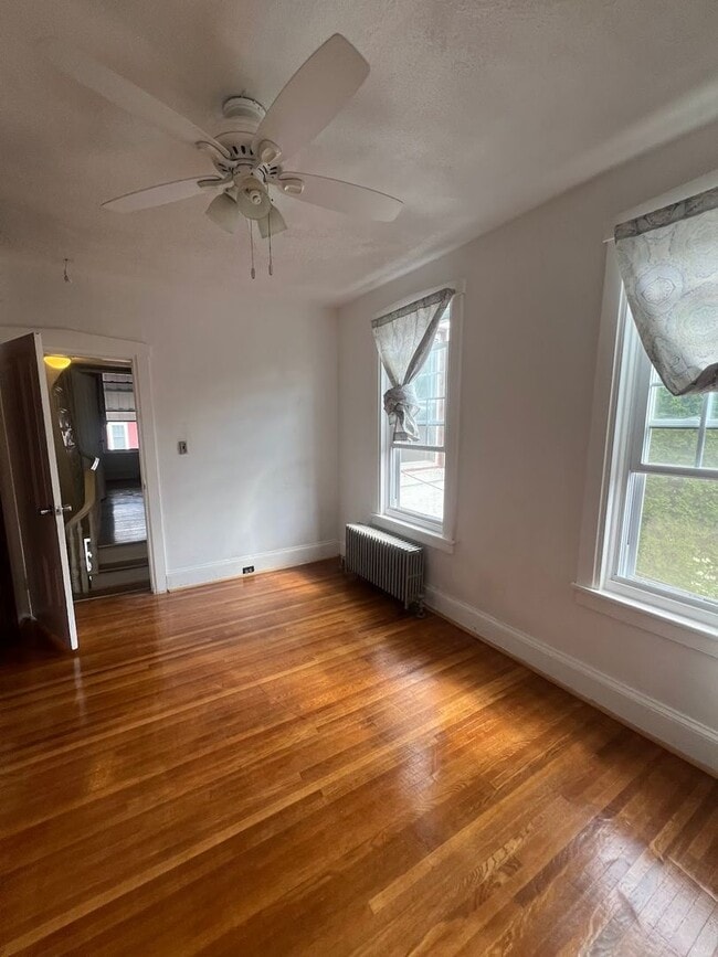 Building Photo - Spacious 5 Bedroom, 2 Bath Home