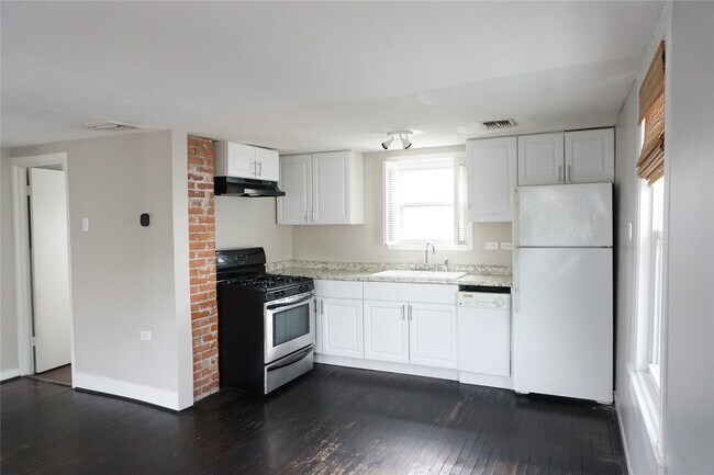 Building Photo - 1906 Ridgewood St