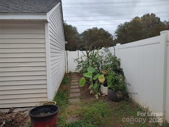 Building Photo - 9549 Glenashley Dr