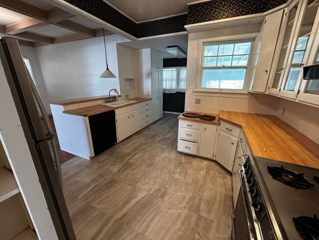 Building Photo - 826 E N 15th St