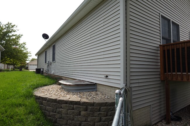 Building Photo - 2211 W Jubilee Ln