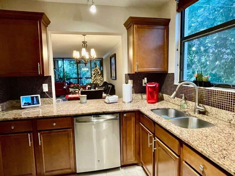 Building Photo - 8409 Forest Hills Dr