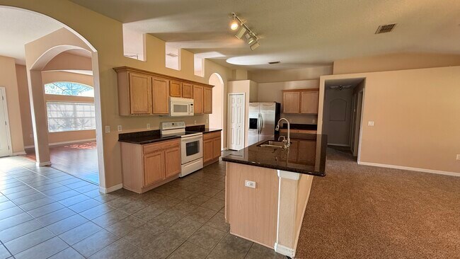 Building Photo - 10 Zebrawood Ct
