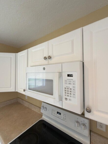 Building Photo - 13769 Yarmouth Dr