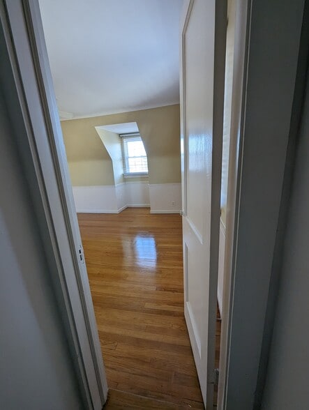 Building Photo - 1117 Logan Ave