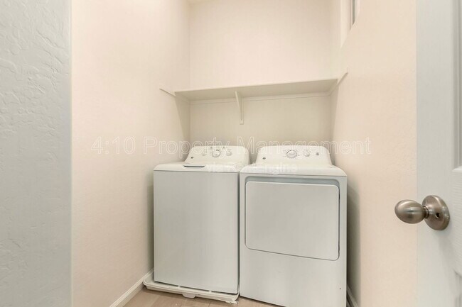 Building Photo - 5216 S 16th Pl