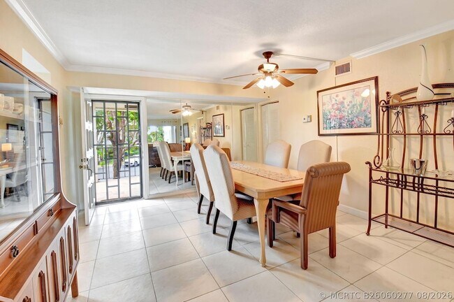 Building Photo - 5715 Fairway Park Dr