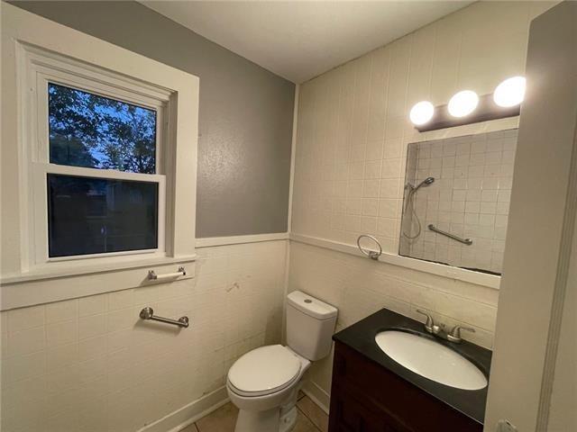 Building Photo - 215 N Carter St