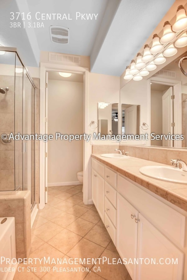 Building Photo - 3716 Central Pkwy