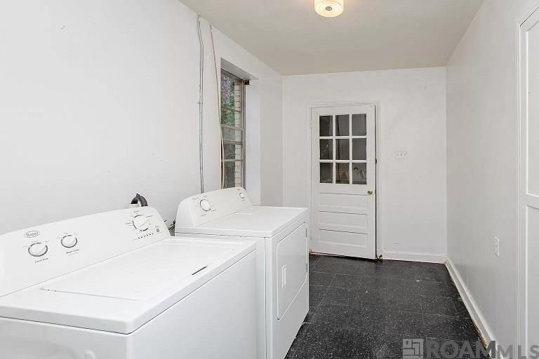 Building Photo - 1725 April St