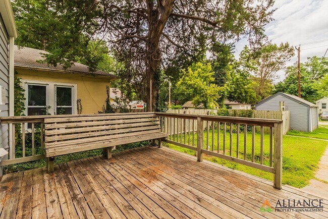 Building Photo - 729 Thurston St