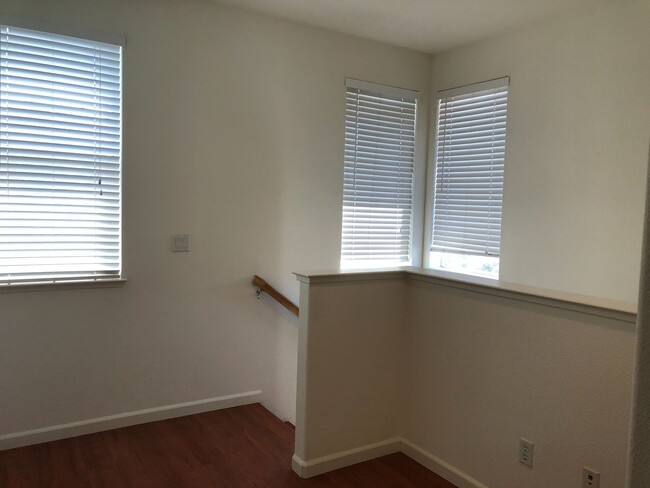 Building Photo - Spacious Folsom Parkway Home Near Park wit...