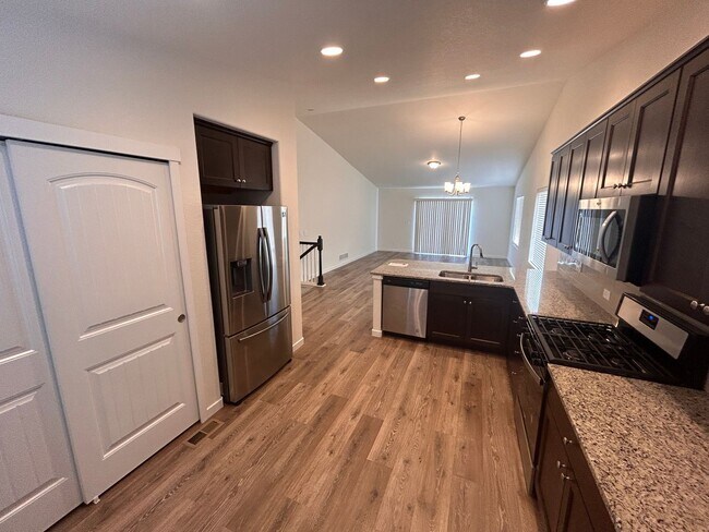 Building Photo - Immaculate 4 Bed 4 Bath Home in School District 20!!!