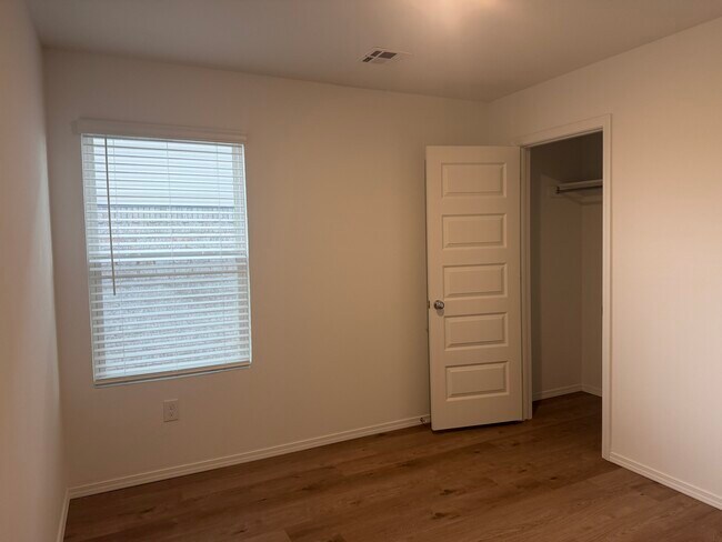Building Photo - 2100 W 30th Ave