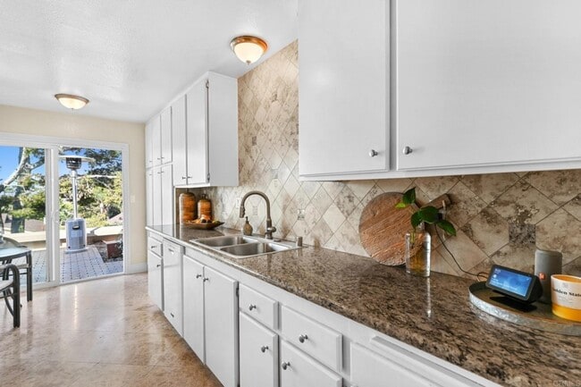 Building Photo - 6733 Oleander Way