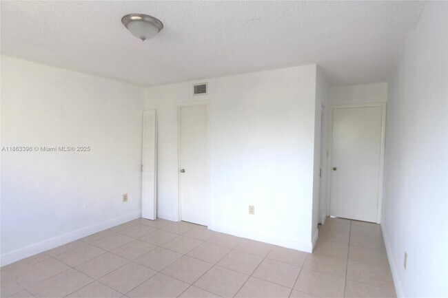 Building Photo - 2750 W 76th St