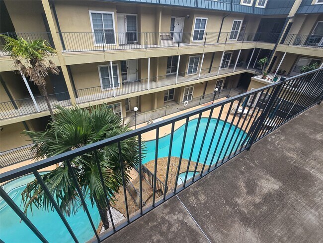 Building Photo - 921 Marine Dr