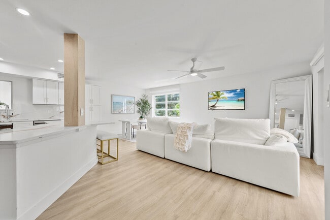 Building Photo - 288 Seabreeze Cir