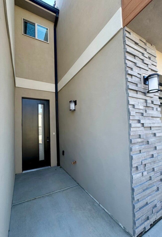 Building Photo - 5706 S Weehawken Ln