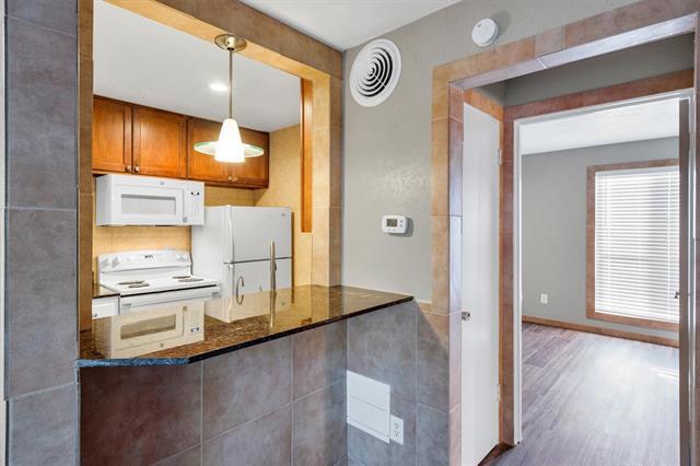 Building Photo - 5727 Richmond Ave