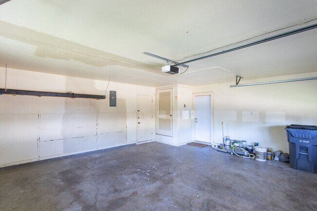 Building Photo - Beautiful 3 bedroom 2 bath home in Fountai...
